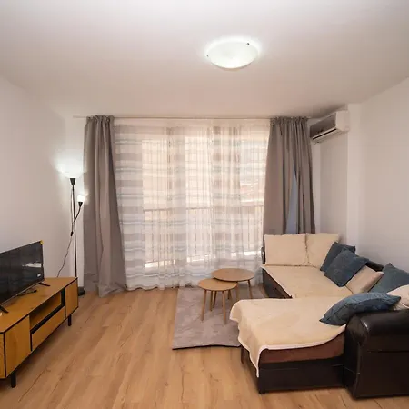 Spacious 2bd - Walk To Center And Free Parking By Flat Mаnager * Burgaz
