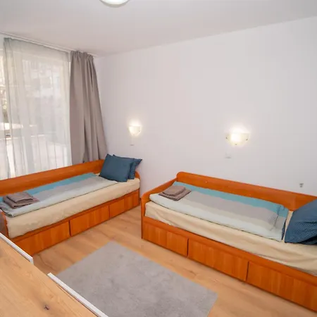Spacious 2bd - Walk To Center And Free Parking By Flat Mаnager Burgaz