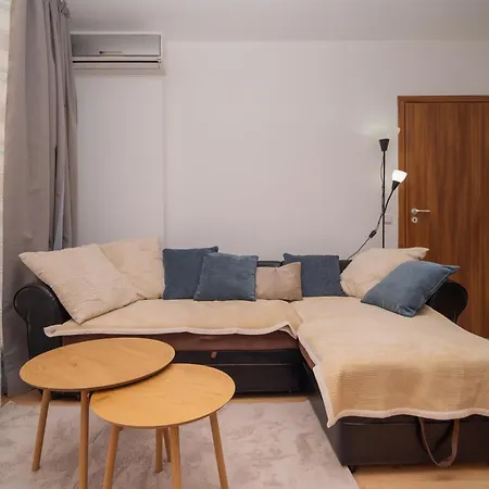 Spacious 2bd - Walk To Center And Free Parking By Flat Mаnager Lägenhet