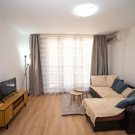 Spacious 2bd - Walk To Center And Free Parking By Flat Mаnager Apartment