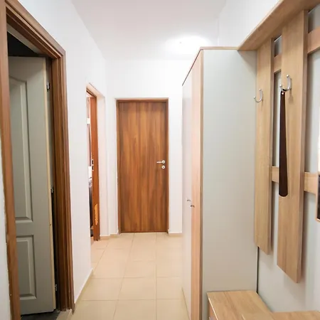 Spacious 2bd - Walk To Center And Free Parking By Flat Mаnager Apartment