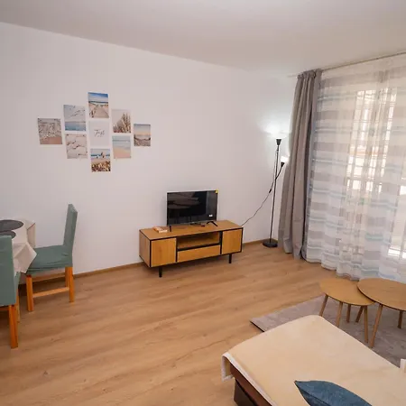 Spacious 2bd - Walk To Center And Free Parking By Flat Mаnager Apartment
