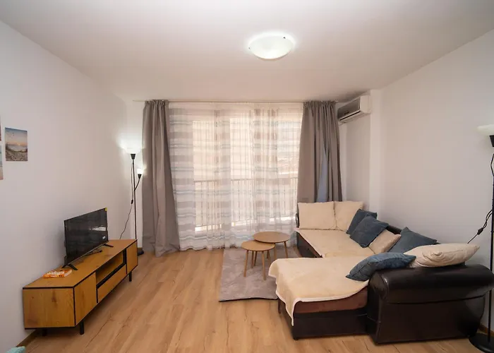 Spacious 2bd - Walk To Center And Free Parking By Flat Mаnager * Burgas