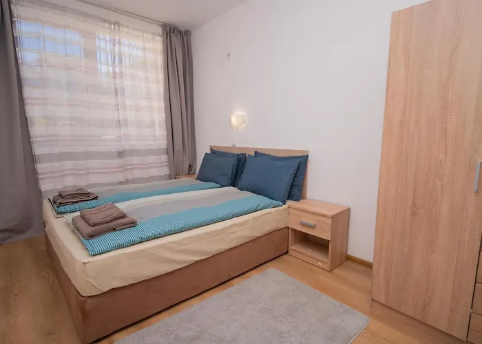 Daire Spacious 2bd - Walk To Center And Free Parking By Flat Mаnager