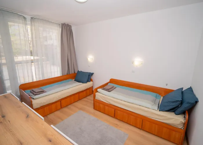 Spacious 2bd - Walk To Center And Free Parking By Flat Mаnager Burgaz