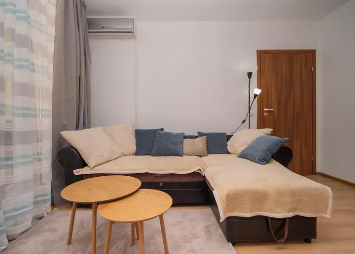 Spacious 2bd - Walk To Center And Free Parking By Flat Mаnager Lägenhet