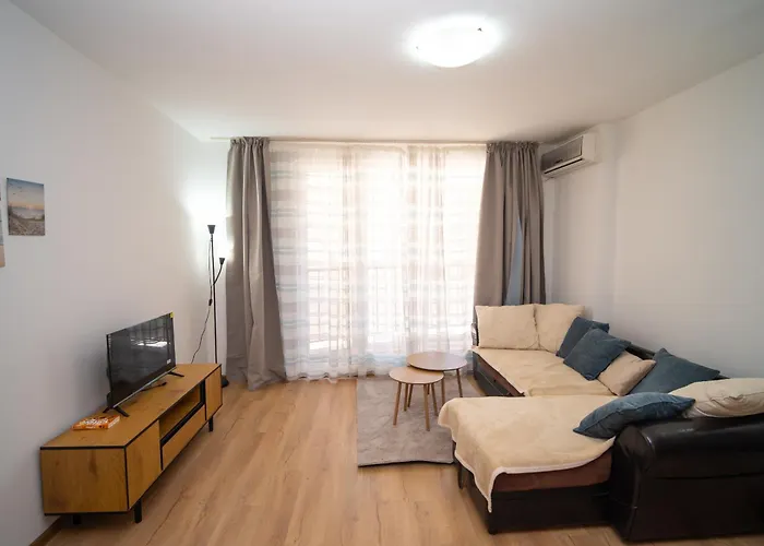 Spacious 2bd - Walk To Center And Free Parking By Flat Mаnager Lägenhet