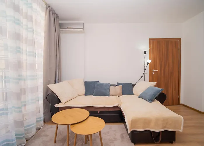 Spacious 2bd - Walk To Center And Free Parking By Flat Mаnager * Burgaz