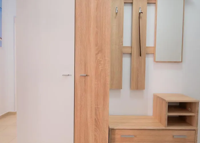 Spacious 2bd - Walk To Center And Free Parking By Flat Mаnager