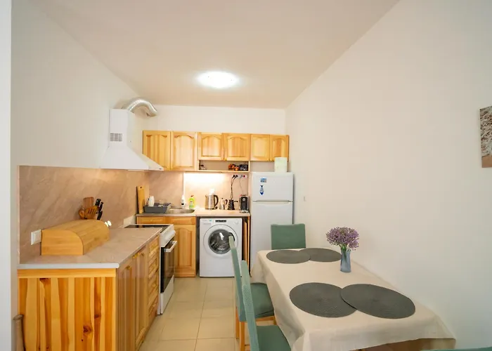 Lägenhet Spacious 2bd - Walk To Center And Free Parking By Flat Mаnager