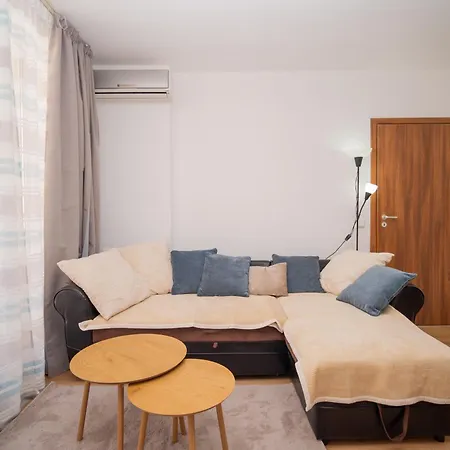 Spacious 2bd - Walk To Center And Free Parking By Flat Mаnager * Burgaz