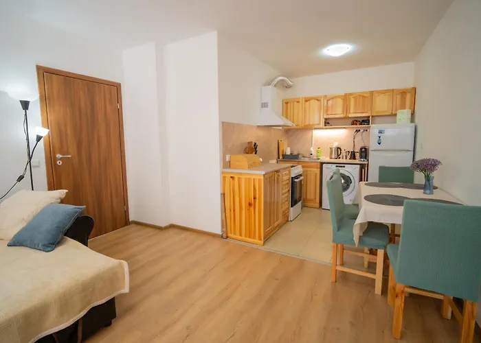 Spacious 2bd - Walk To Center And Free Parking By Flat Mаnager Апартамент