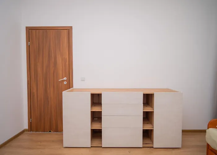 Апартамент Spacious 2bd - Walk To Center And Free Parking By Flat Mаnager Бургас