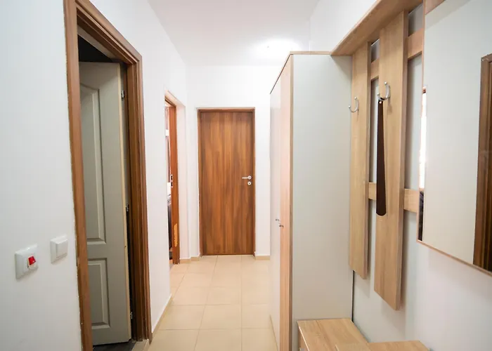 Spacious 2bd - Walk To Center And Free Parking By Flat Mаnager Апартамент