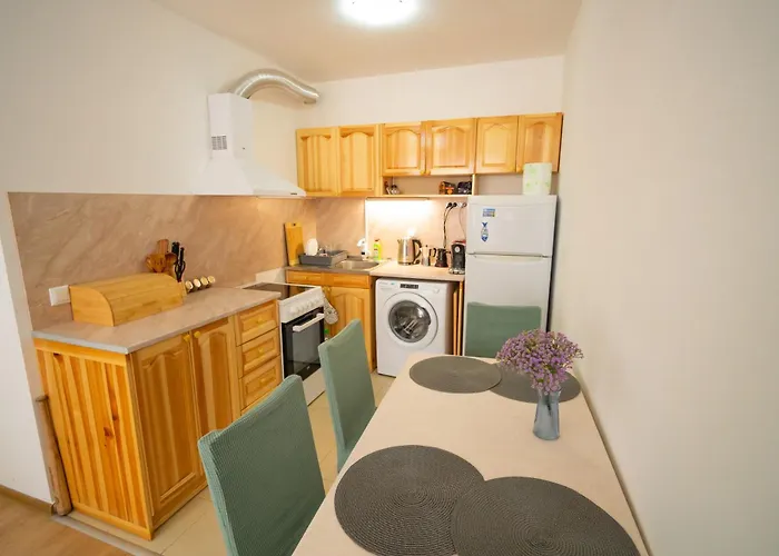 Апартамент Spacious 2bd - Walk To Center And Free Parking By Flat Mаnager *